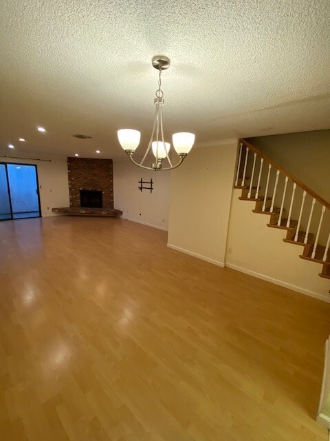 Building Photo - 557 E Tujunga Ave Unit H