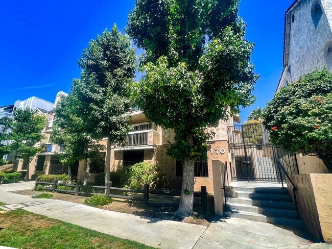 Photo - BEAUTIFUL REMODELED 1 AND 2 BEDROOM UNITS ...