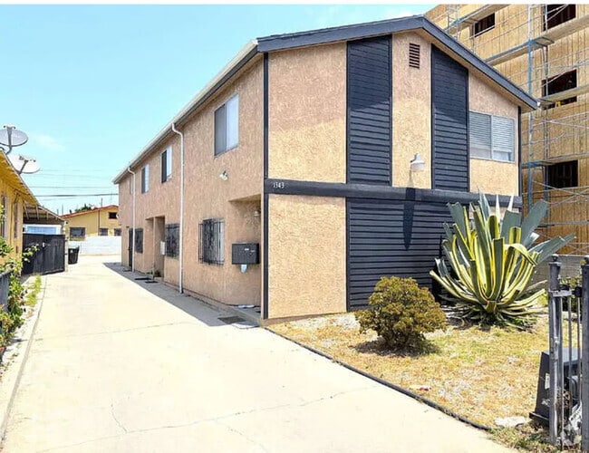 Building Photo - 1343 W 36th St Unit 1343 west 36th street Rental