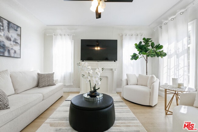 Photo - 442 N Orange Grove Ave