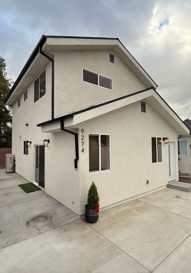 Building Photo - 9274 Cayuga Ave