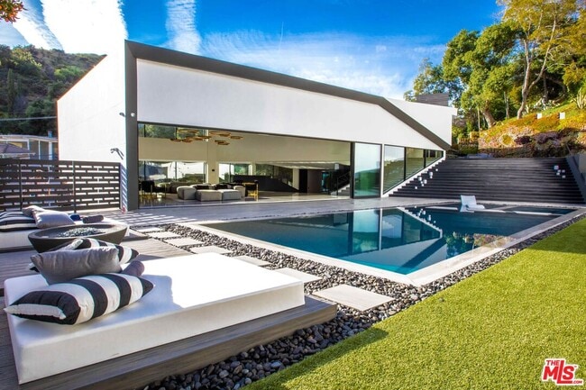 Photo - 2210 Bowmont Dr