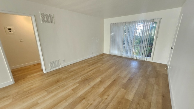 Photo - 638 N W Knoll Dr Unit 7