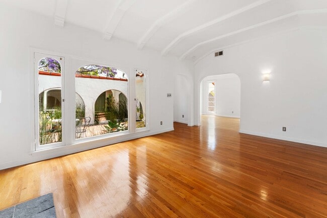 Photo - Incredible 4 bd 3 ba home