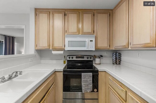 Photo - 2 Bedroom Condo in Fashion Valley Unit 13
