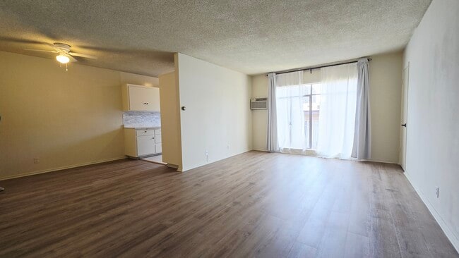 Photo - 526 S St Andrews Pl Unit 17