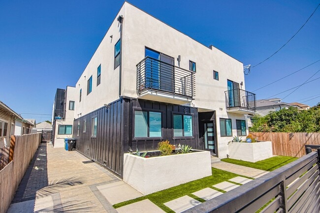 Building Photo - 1731 S New Hampshire Ave Unit #1731