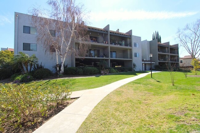 Building Photo - Upstairs 2-Bedroom Condo in South Redlands!