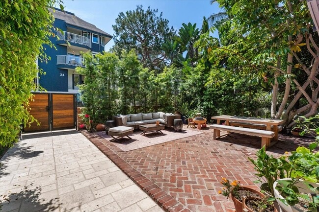 Photo - 21 Westwind St