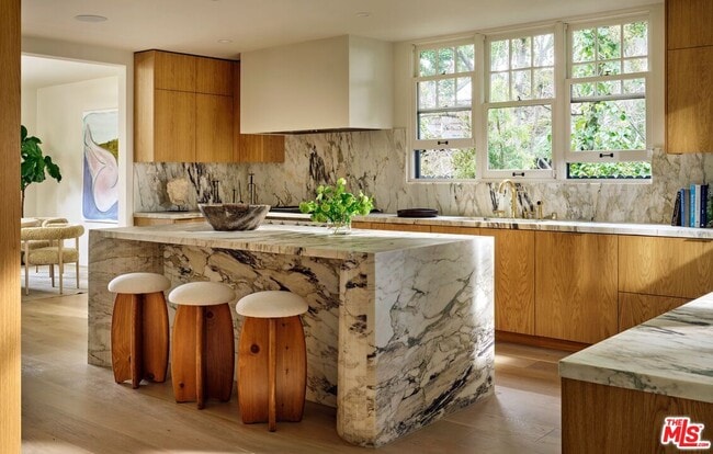 Photo - 8673 Hollywood Blvd