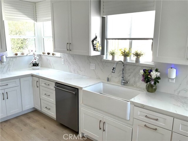 Photo - 17415 Victory Blvd