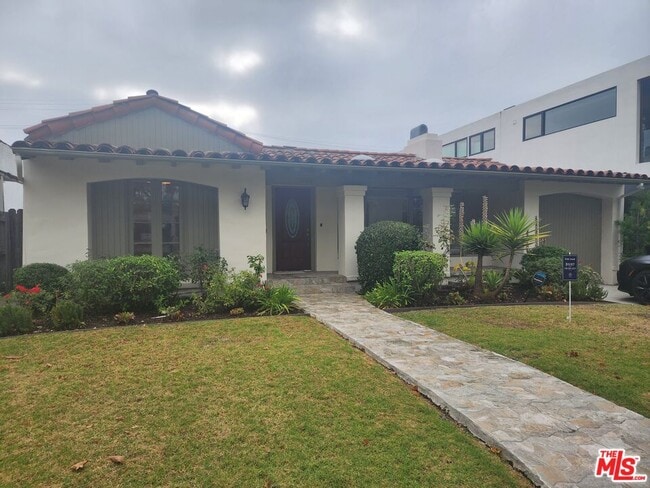 Photo - 328 S Oakhurst Dr House