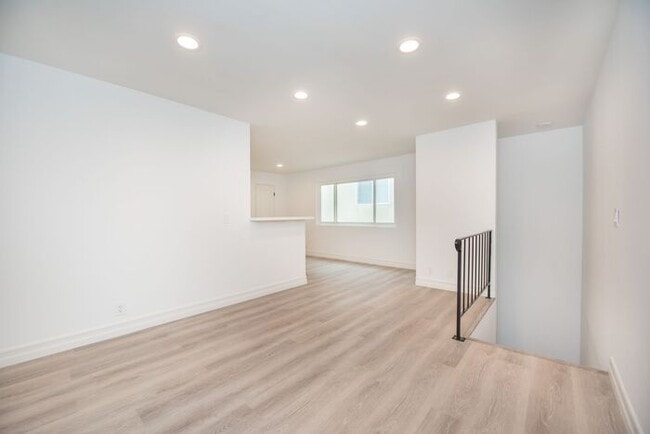 Photo - Downtown HB Remodled unit - 2 blocks from the sand