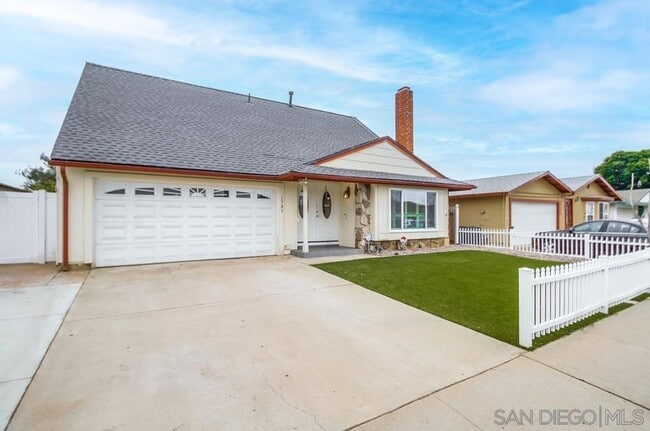 5 bedroom Home with Large Private Yard - 5 bedroom Home with Large Private Yard