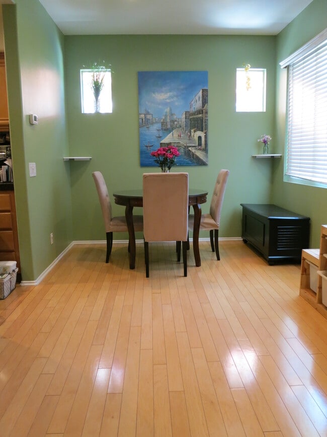 Building Photo - 2384 Sunningdale Dr Unit 2384