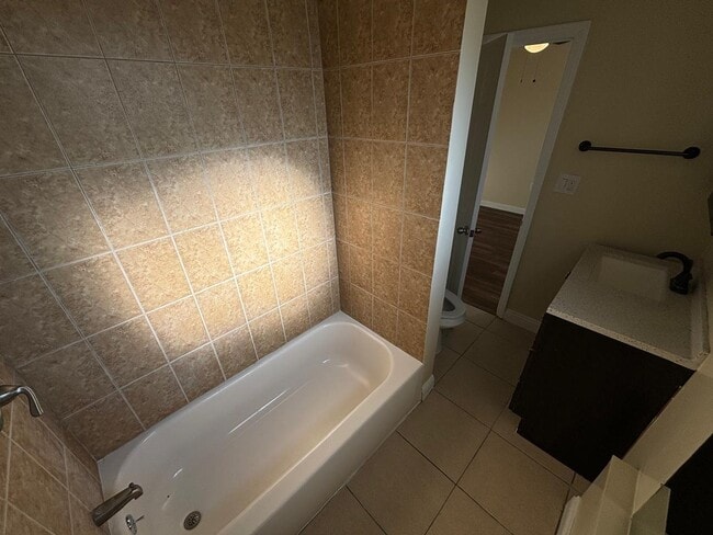 Photo - 1336 W 73rd St