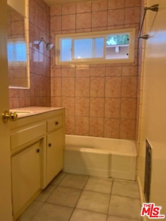 Photo - 2635 W Imperial Hwy