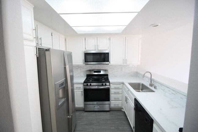 Building Photo - Scripps Ranch - Upgraded - 2BD/2BA - Unit in Terraces at Scripps Ranch