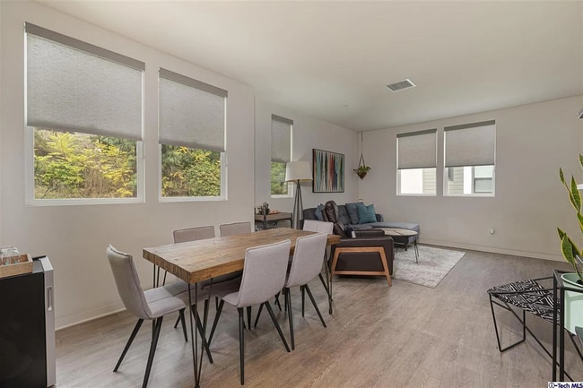 Photo - Beautiful 2 bedroom, 2.5 Bath Townhome in Eagle Rock is now available!