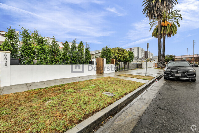 Building Photo - 8633 Menlo Ave Rental