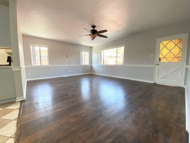 Photo - 2037 Lime Ave