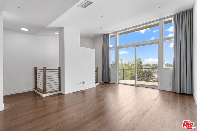 Photo - 1912 Liberty Ct