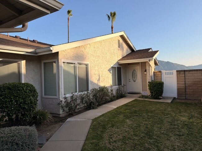 Building Photo - Amazing views in a great one story Mission Oaks home - Camarillo
