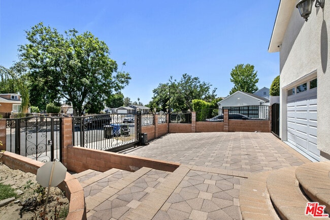 Photo - 12643 Archwood St