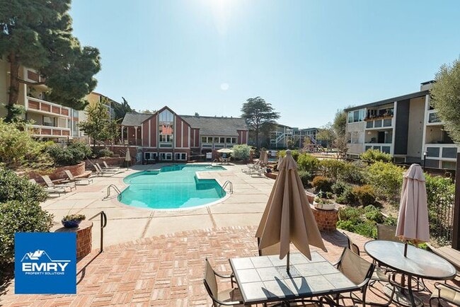 Building Photo - Beautiful 2 Bedroom, 2 Bathroom Condo In C... Unit 201