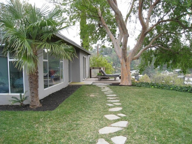 Building Photo - 4608 Nob Hill Dr