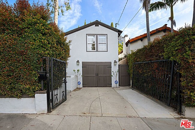 Photo - 9023 Phyllis Ave
