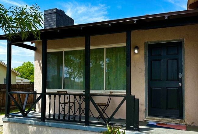 Front porch - 292 E 42nd St Unit 1