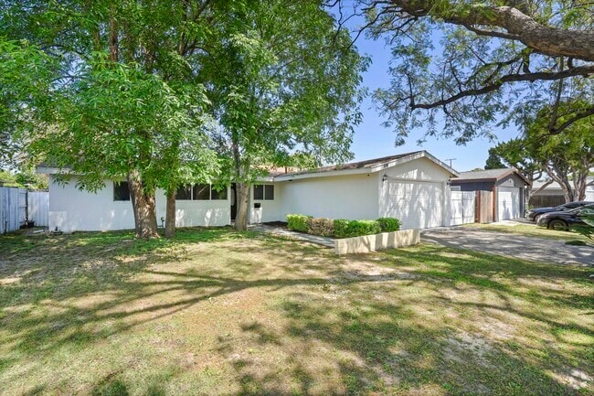 Building Photo - 20617 Schoenborn St Rental