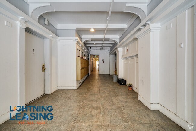Building Photo - 1420 Flower St Unit 2B Rental