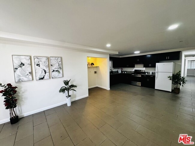 Photo - 10952 1/2 Wilmington Ave