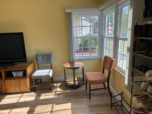 Photo - 637 Dornie St