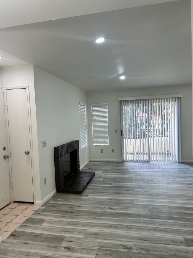 Photo - 795 Brookstone Rd Unit 204
