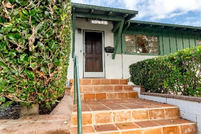 Photo - 5651 N Bryn Mawr St