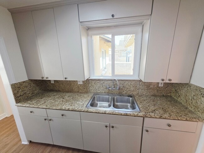 Photo - 449 W Harvard St Unit B