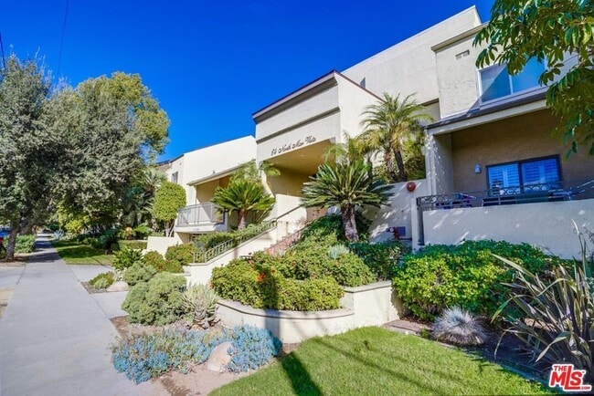 Building Photo - 64 N Mar Vista Ave Unit 228