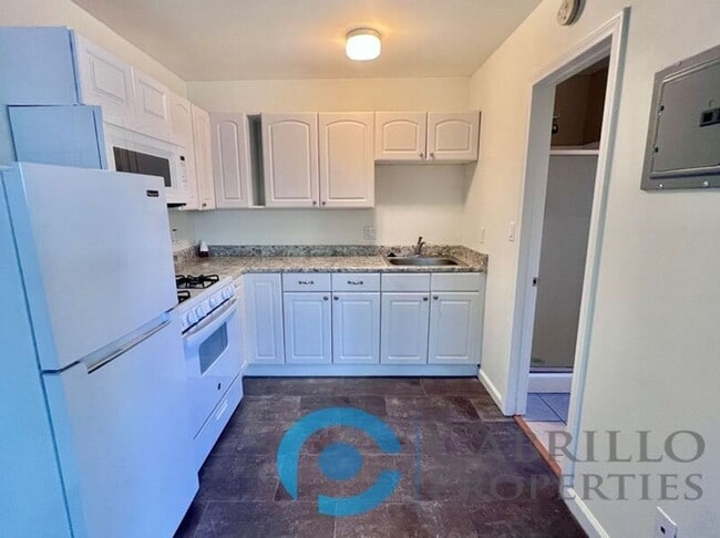 Photo - 1580 Parrot St