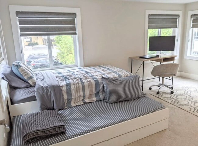 Building Photo - 835 N Raymond Ave