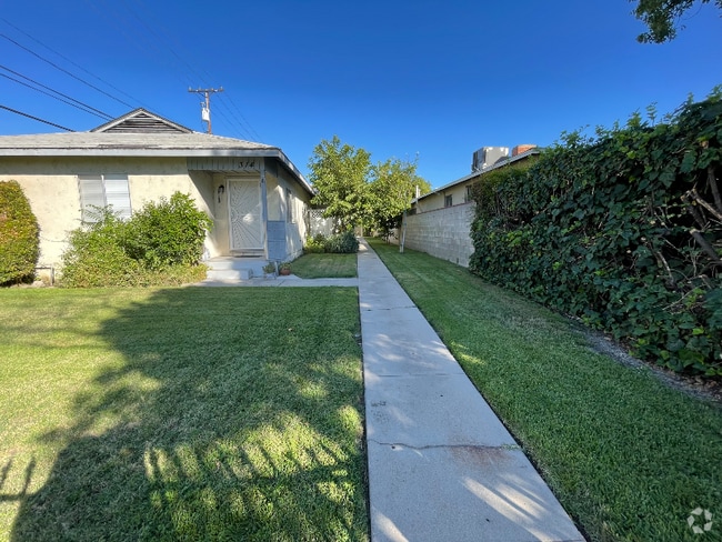 Building Photo - 314 W Providencia Ave Unit B Rental
