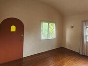 Photo - 936 W Lewis St Apartment