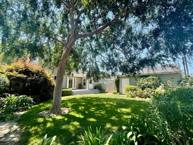 Building Photo - Charming San Roque Home on Quiet Cul de Sa...