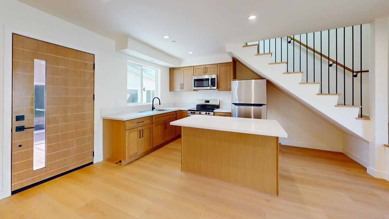 3D Tour - 6445 Satsuma Ave