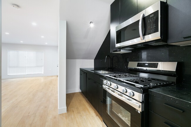 Photo - 345 N Heliotrope Dr Unit 345