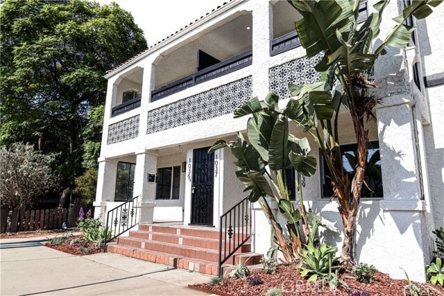Building Photo - 1033 Gladys Ave