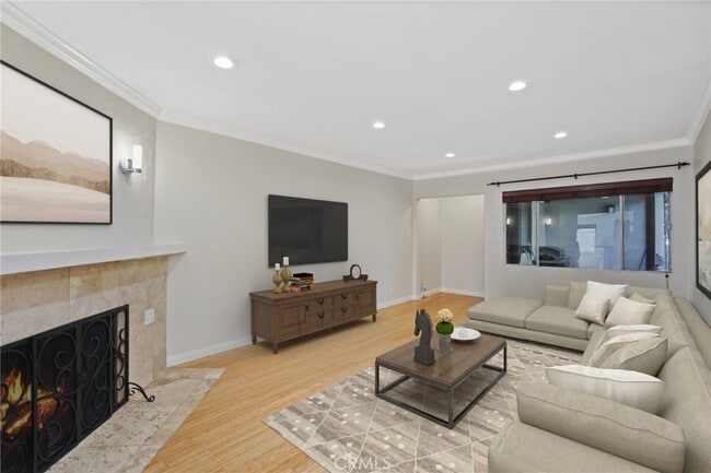 Building Photo - 15457 Moorpark St Unit 5-5 Rental