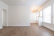 Photo - Charming Apartment with Urban Convenience ...